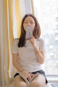 镜中人英迪娅·埃斯利